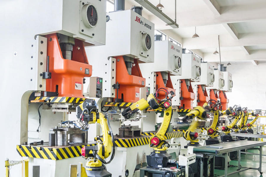 Estación de trabajo de procesamiento robótico para gabinetes de productos